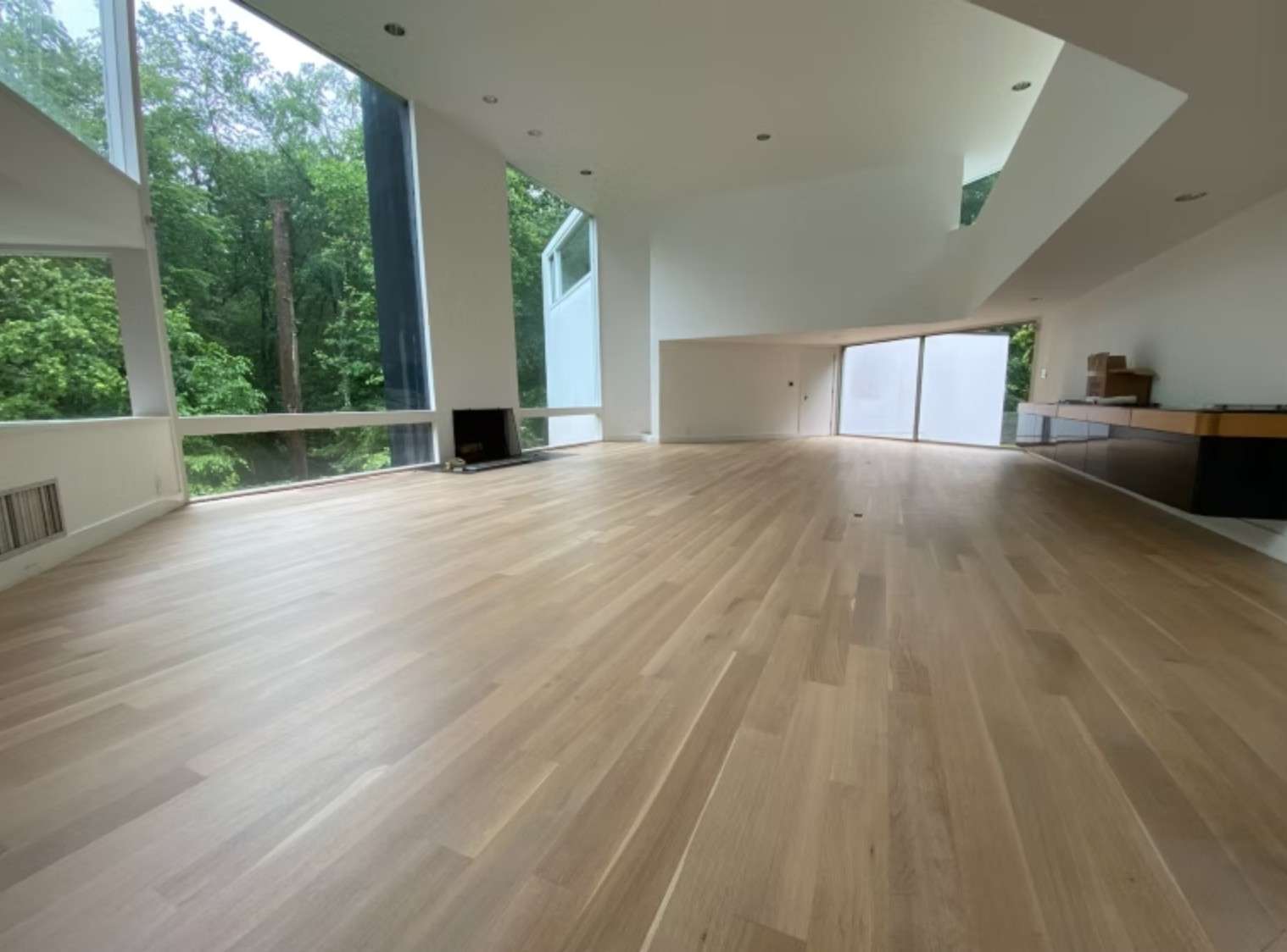 White-Oak-Finished-Hardwood-Floor-Job
